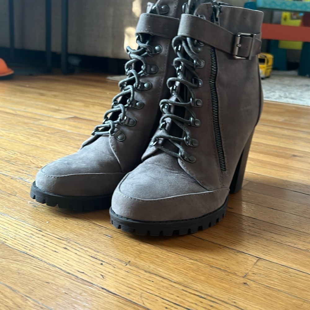 Size 8 boot with chunky heel